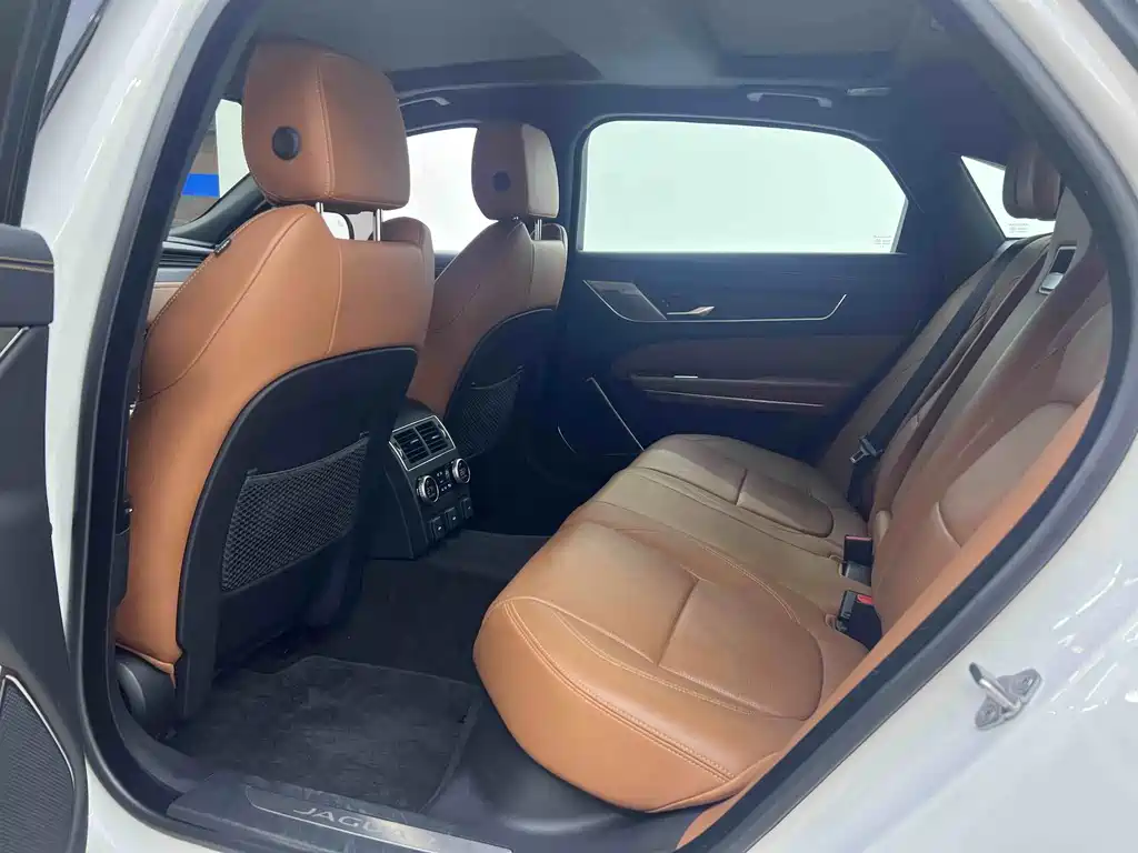 Jaguar XFL — миниатюра 12