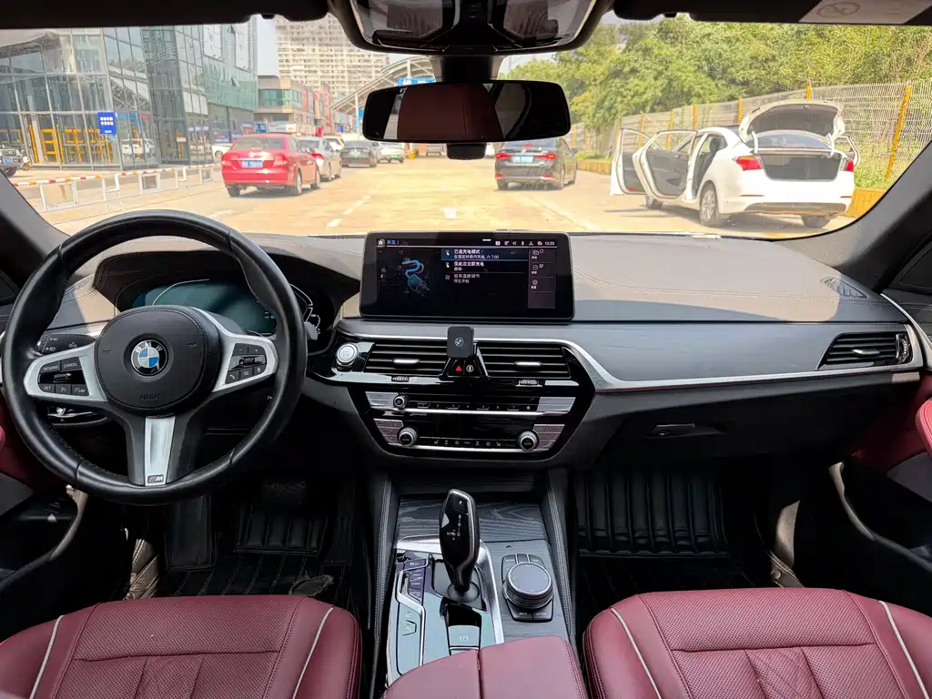 BMW 5 Series New Energy — миниатюра 7