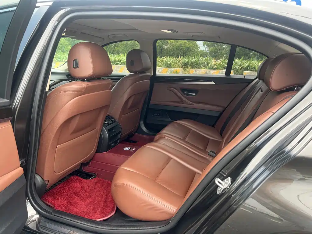 BMW 5 Series — миниатюра 12