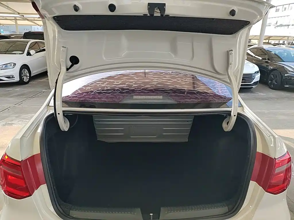 Volkswagen Jetta — миниатюра 19