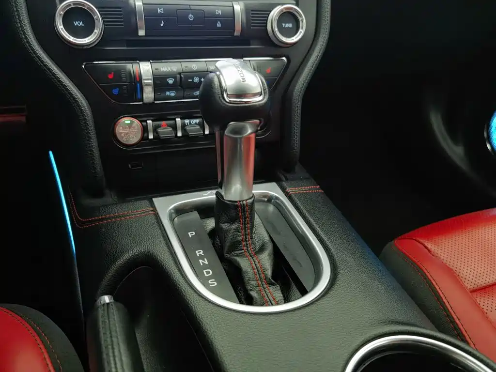 Ford Mustang — миниатюра 13