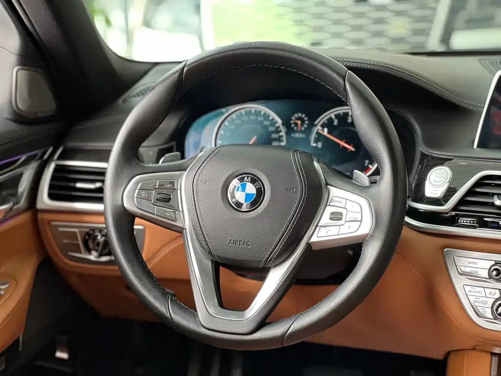 BMW 7 Series — миниатюра 7