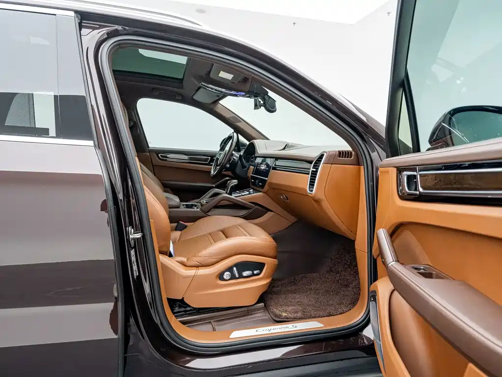 Porsche Cayenne — миниатюра 13
