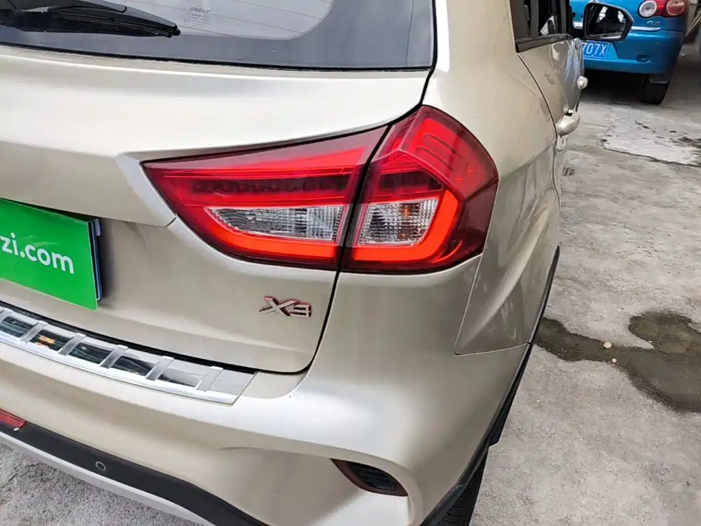 Geely Vision X3 — миниатюра 8