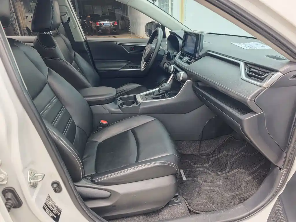 Toyota RAV4 — миниатюра 14