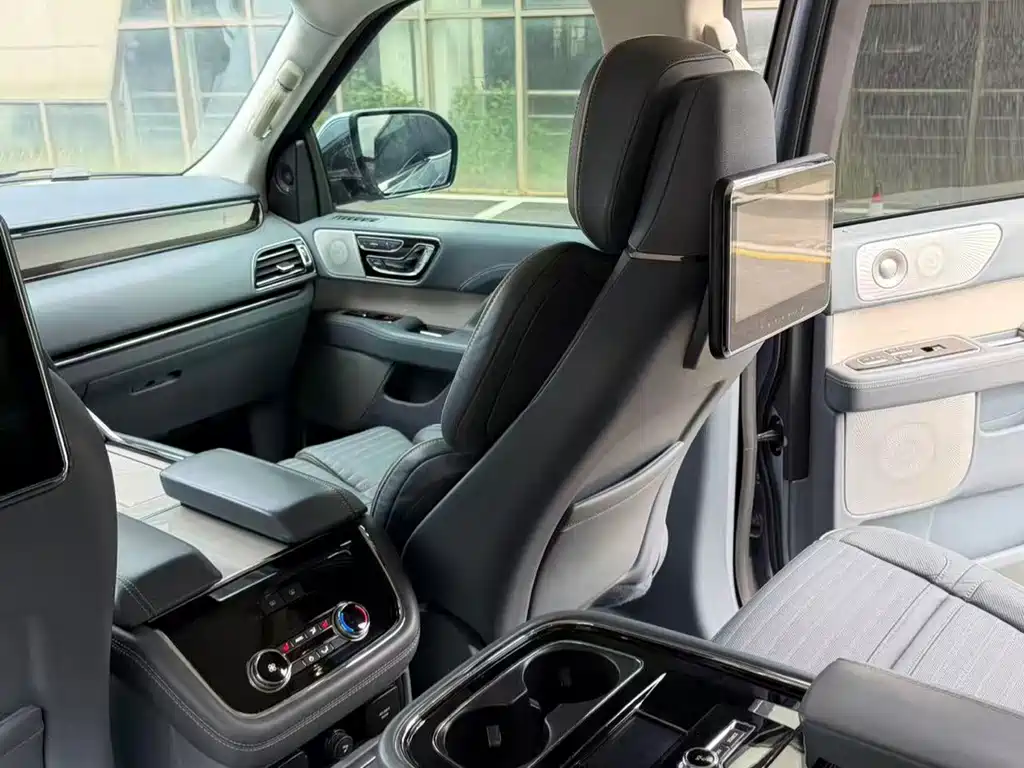Lincoln Navigator — миниатюра 6