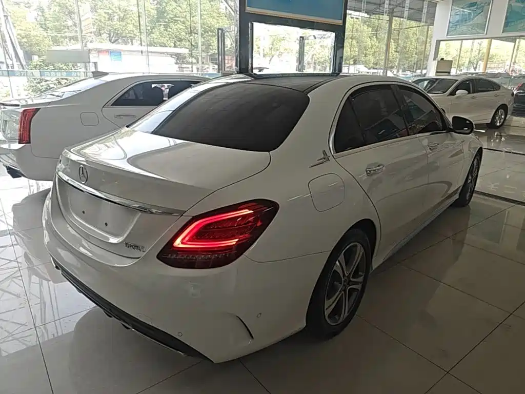 Mercedes-Benz C-Class — миниатюра 7