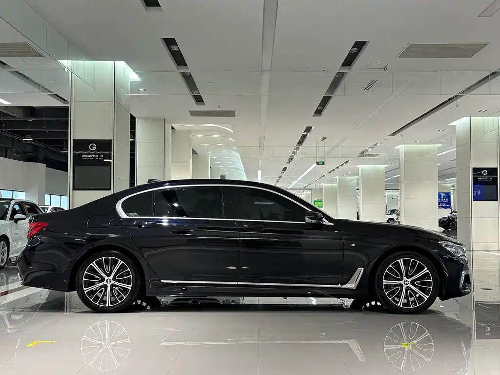 BMW 7 Series — миниатюра 5