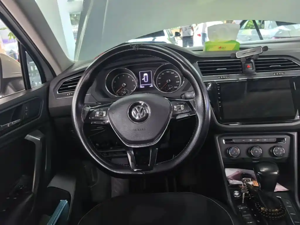 Volkswagen Tiguan L — миниатюра 11