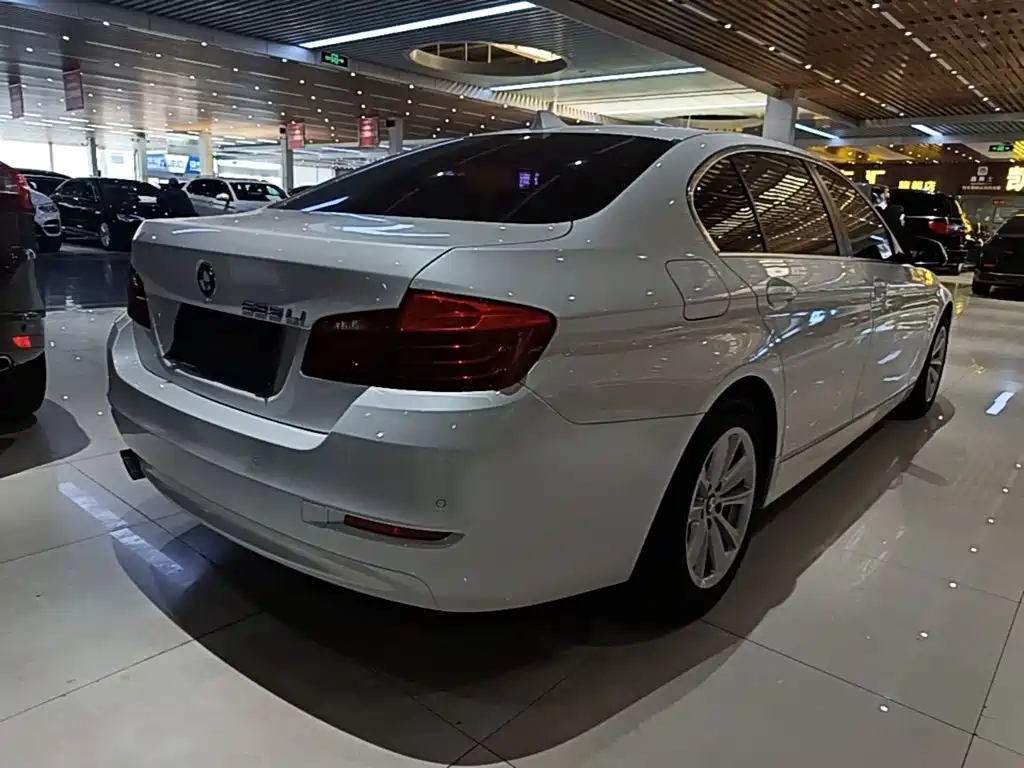 BMW 5 Series — миниатюра 7