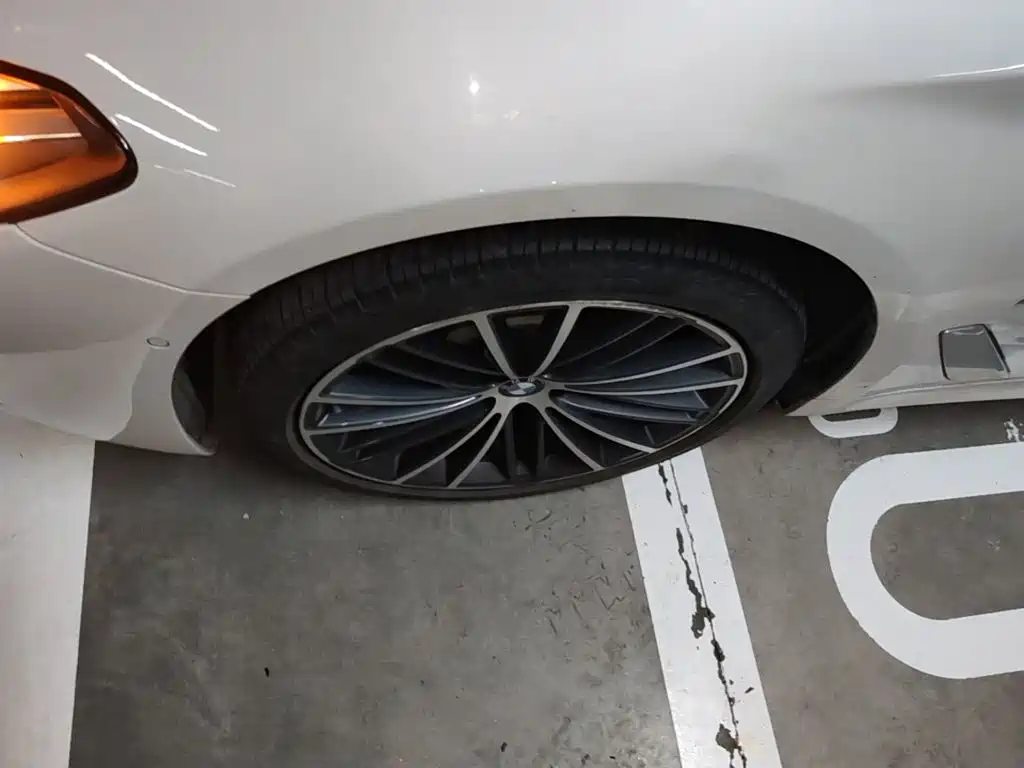 BMW 5 Series — миниатюра 23
