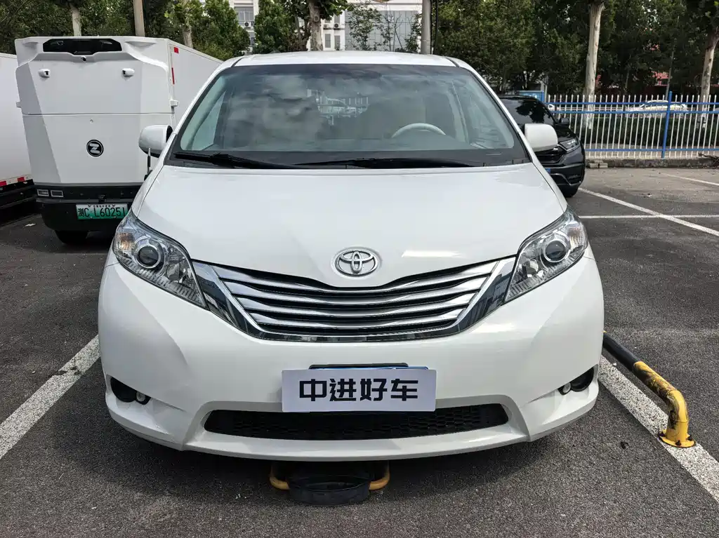 Toyota Sienna 2011 3.5L AT