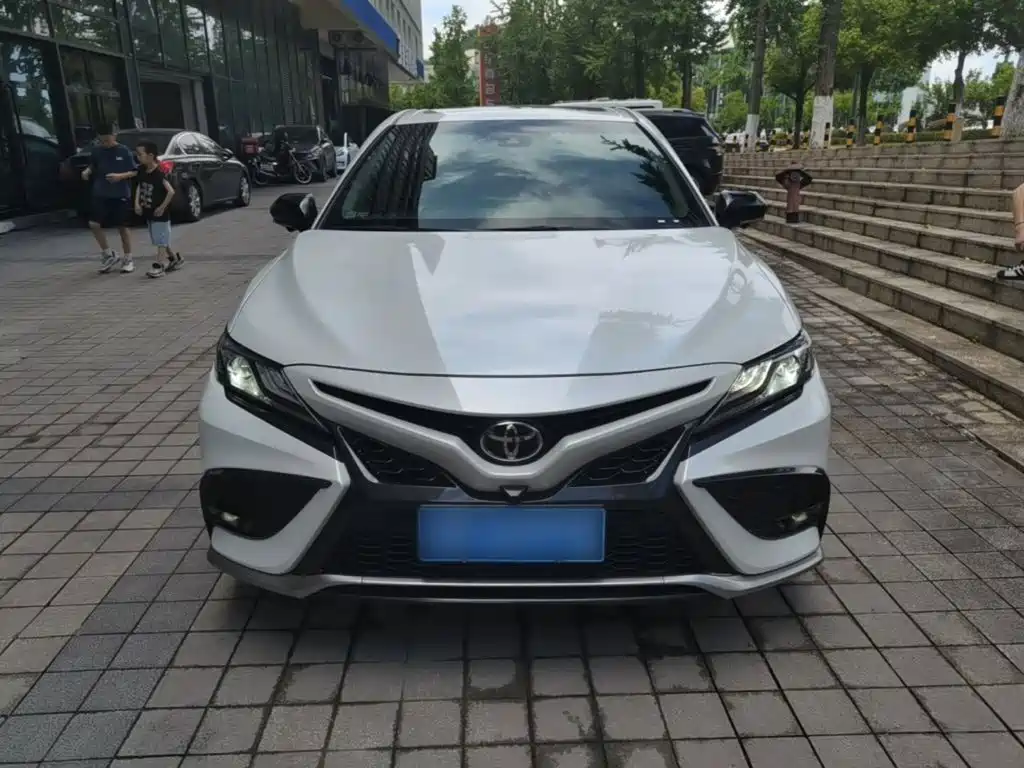 Toyota Camry — миниатюра 3