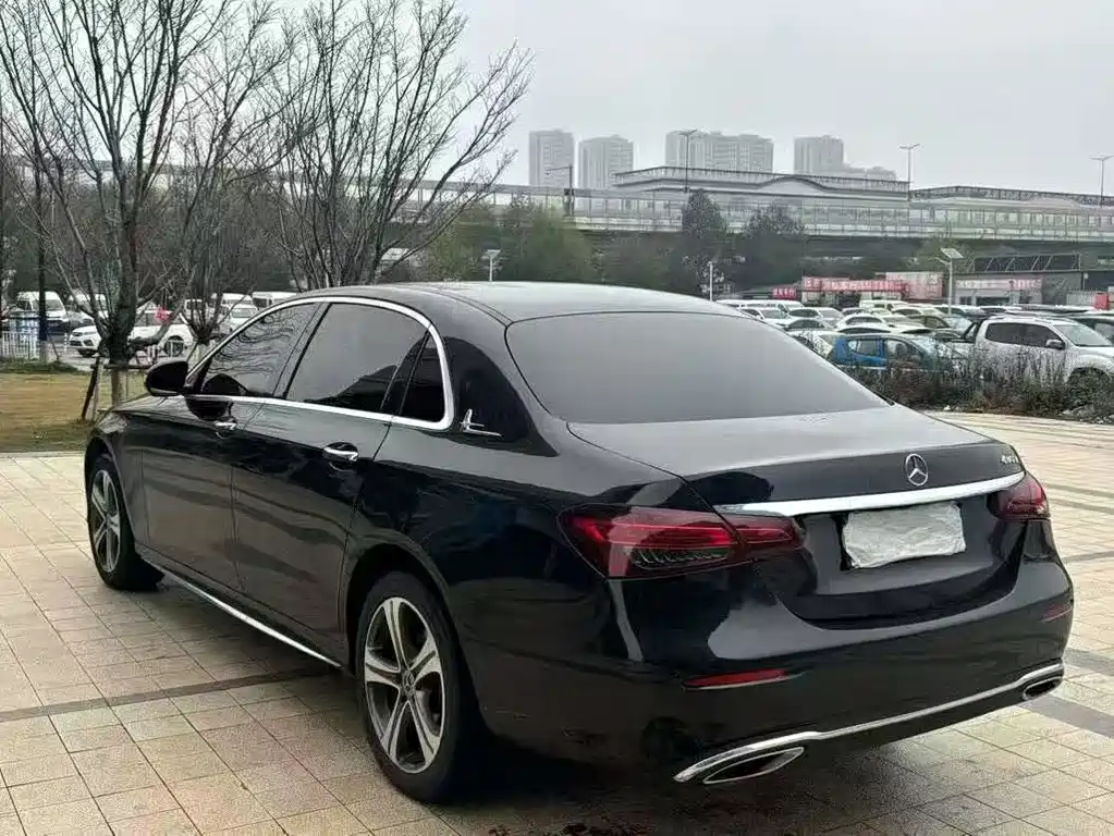 Mercedes-Benz E-Class — миниатюра 9