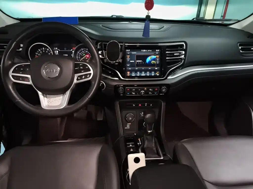 Jeep Grand Commander — миниатюра 10