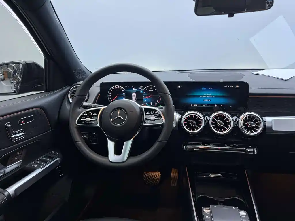 Mercedes-Benz GLB — миниатюра 11