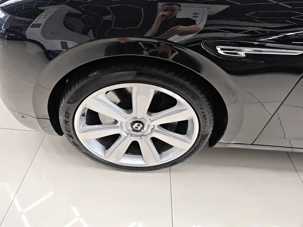 Bentley Flying Spur — миниатюра 10