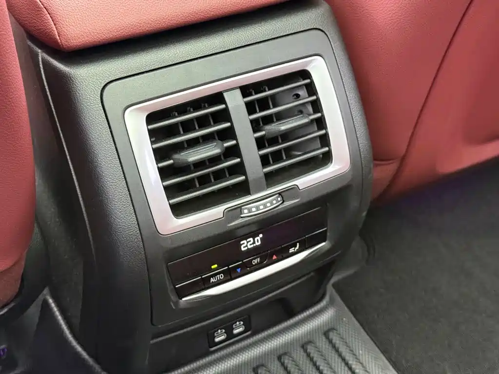 BMW iX3 — миниатюра 21