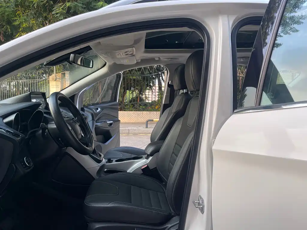 Ford Kuga — миниатюра 7