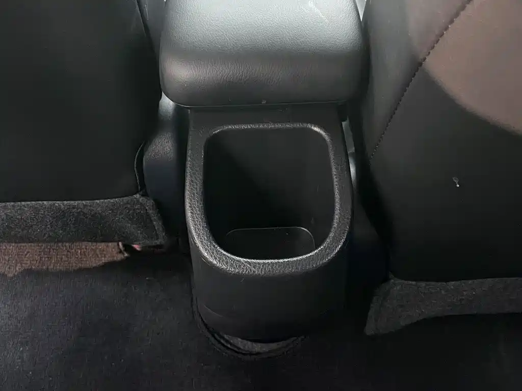 Toyota Yaris L — миниатюра 21