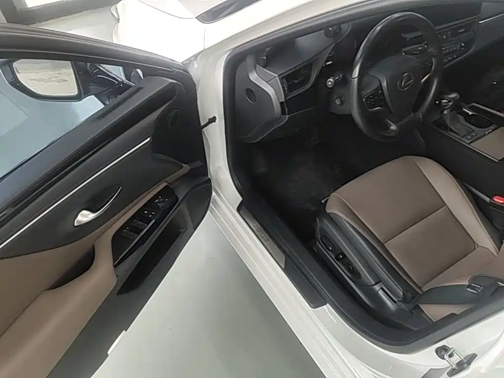 Lexus ES — миниатюра 16