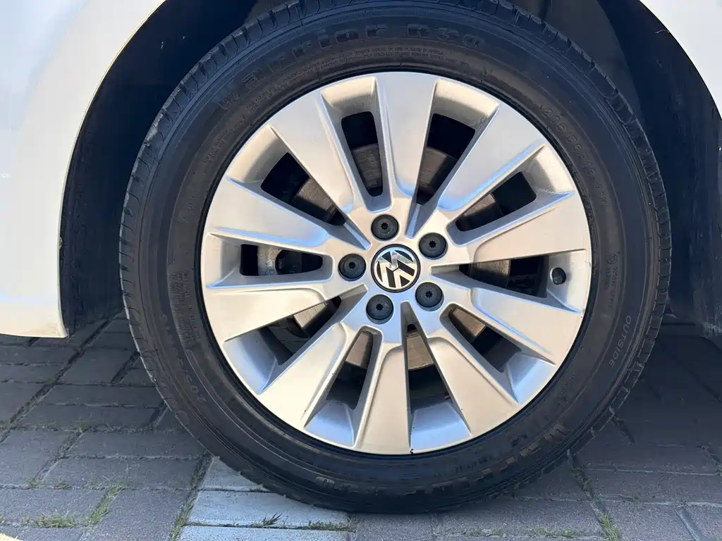 Volkswagen Lavida 2015 1.6L MT