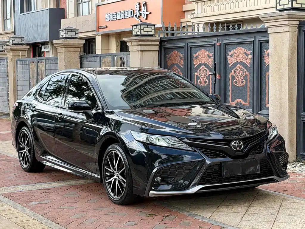 Toyota Camry — миниатюра 3