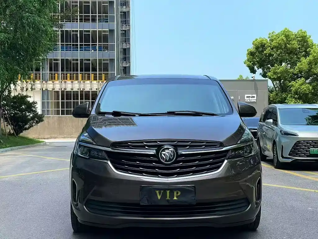 Buick GL8 — миниатюра 2