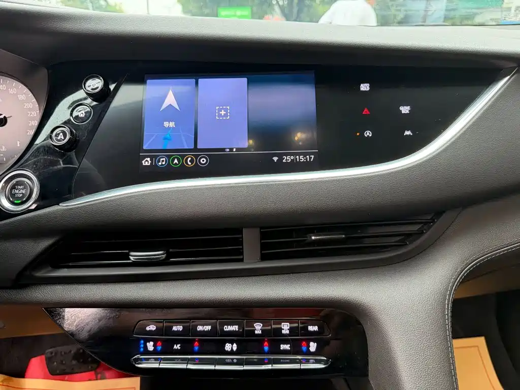 Buick Enclave — миниатюра 10
