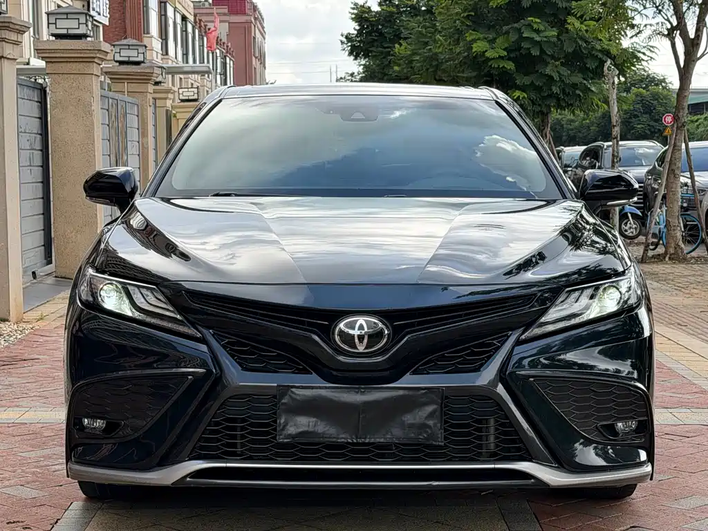 Toyota Camry — миниатюра 2