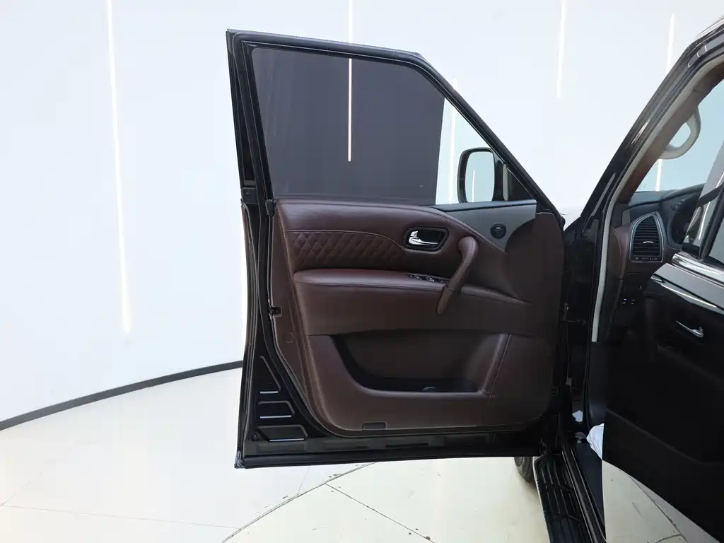 Nissan Patrol — миниатюра 26