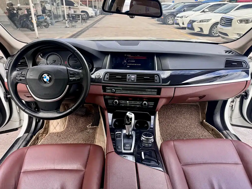 BMW 5 Series — миниатюра 6