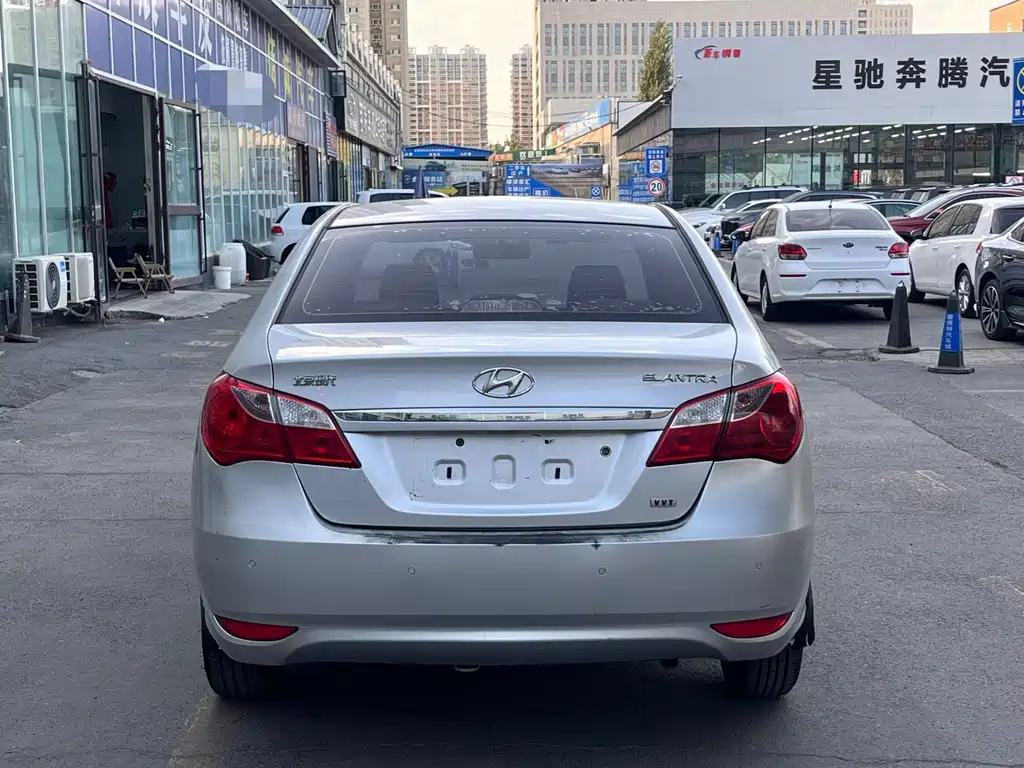 Hyundai Elantra — миниатюра 8