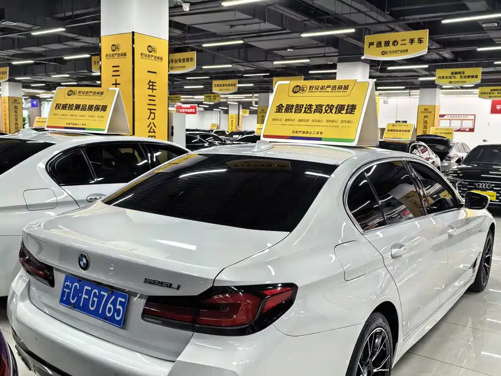 BMW 5 Series — миниатюра 15
