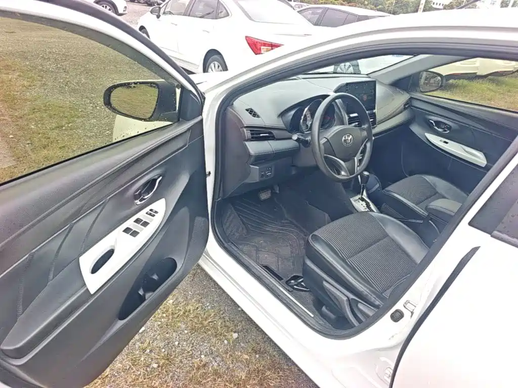 Toyota Yaris L — миниатюра 16