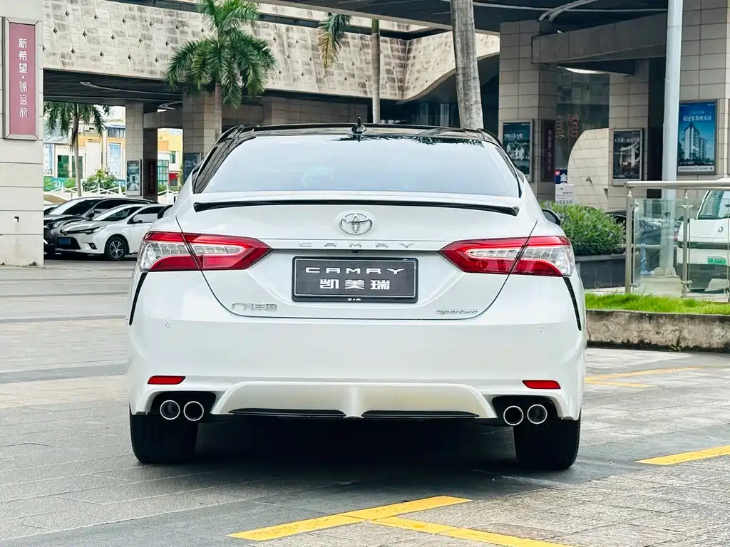 Toyota Camry — миниатюра 5