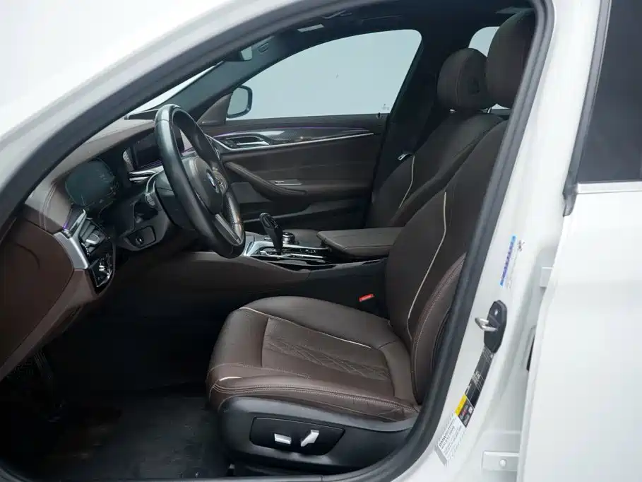 BMW 5 Series New Energy — миниатюра 4