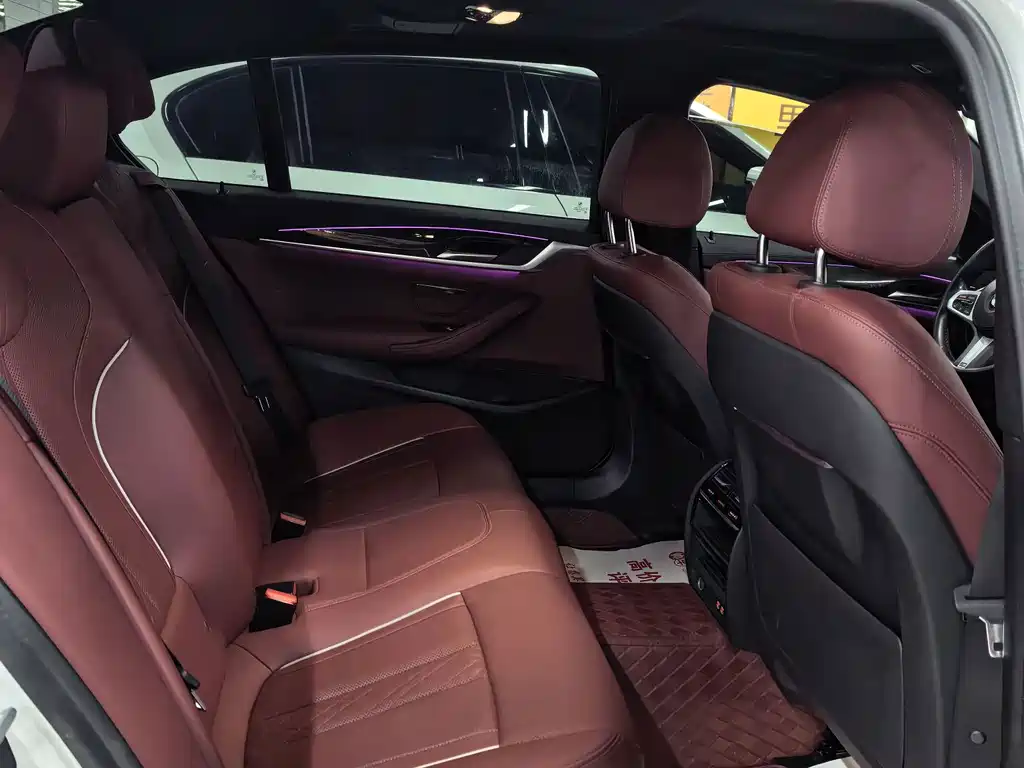 BMW 5 Series — миниатюра 12