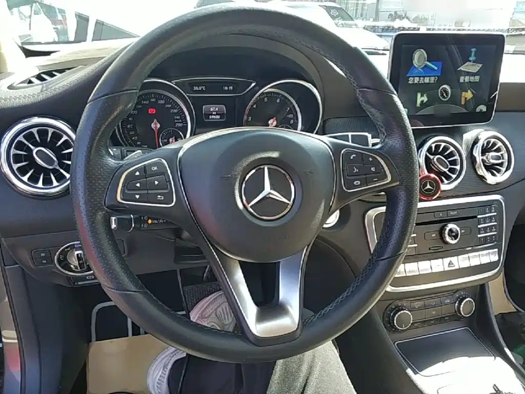 Mercedes-Benz GLA — миниатюра 11