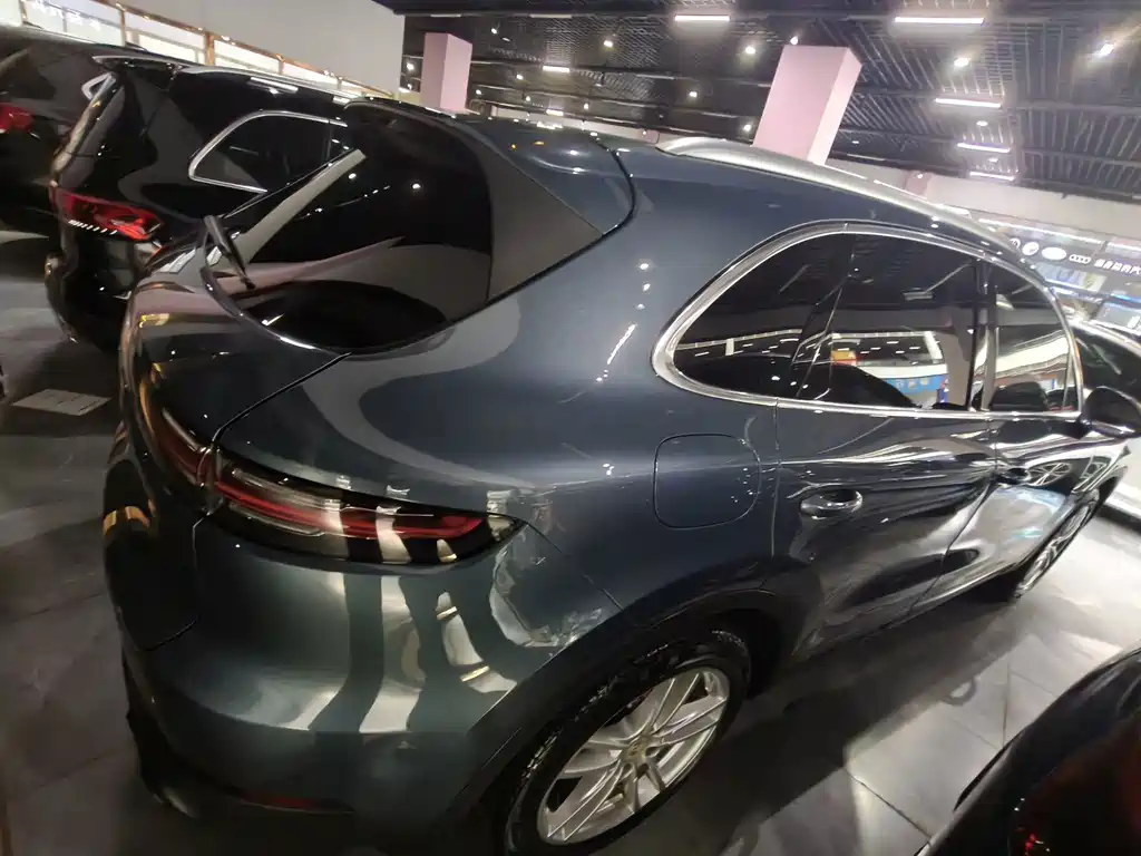 Porsche Cayenne — миниатюра 10