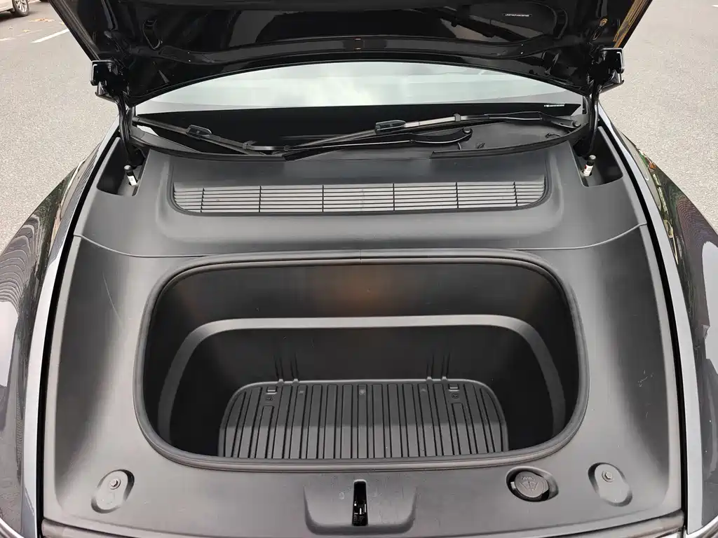 Tesla Model Y — миниатюра 19