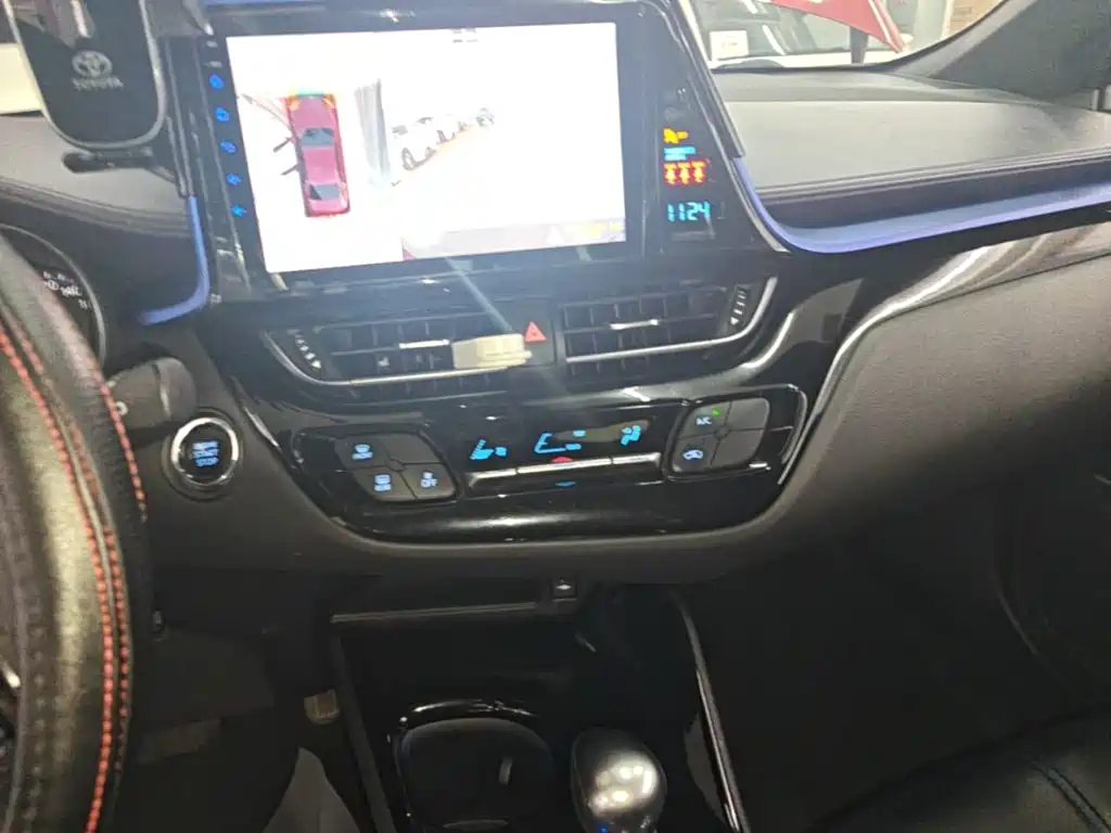 Toyota C-HR — миниатюра 13