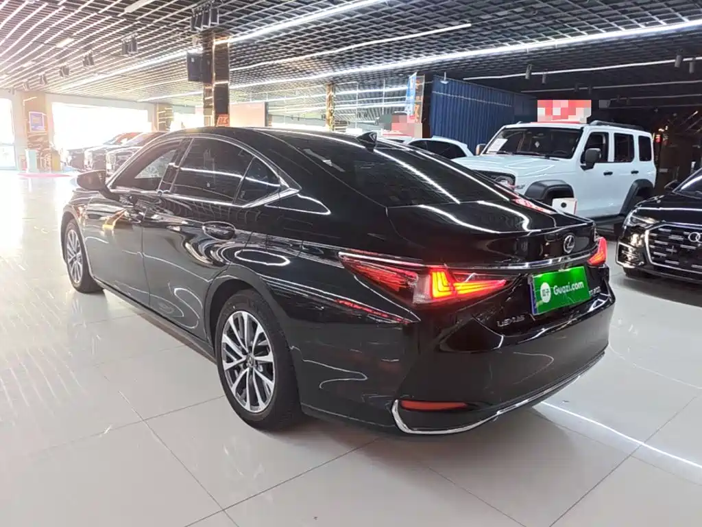 Lexus ES — миниатюра 5