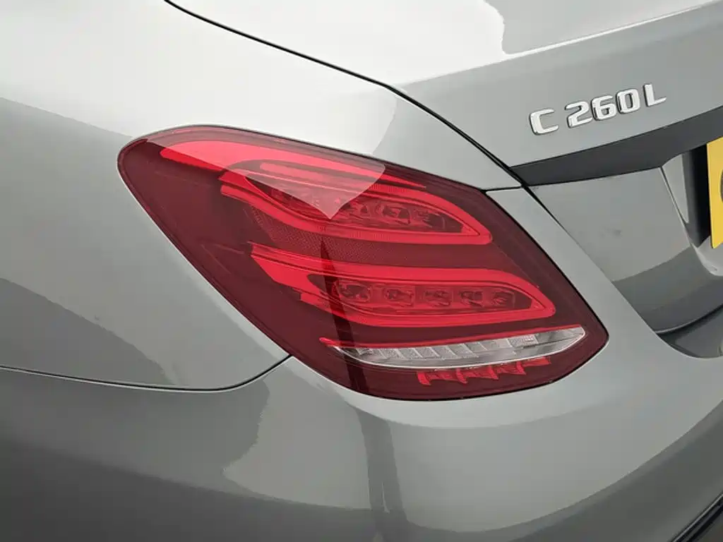 Mercedes-Benz C-Class — миниатюра 12