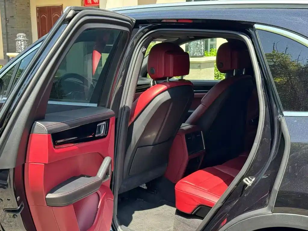 Porsche Cayenne — миниатюра 6
