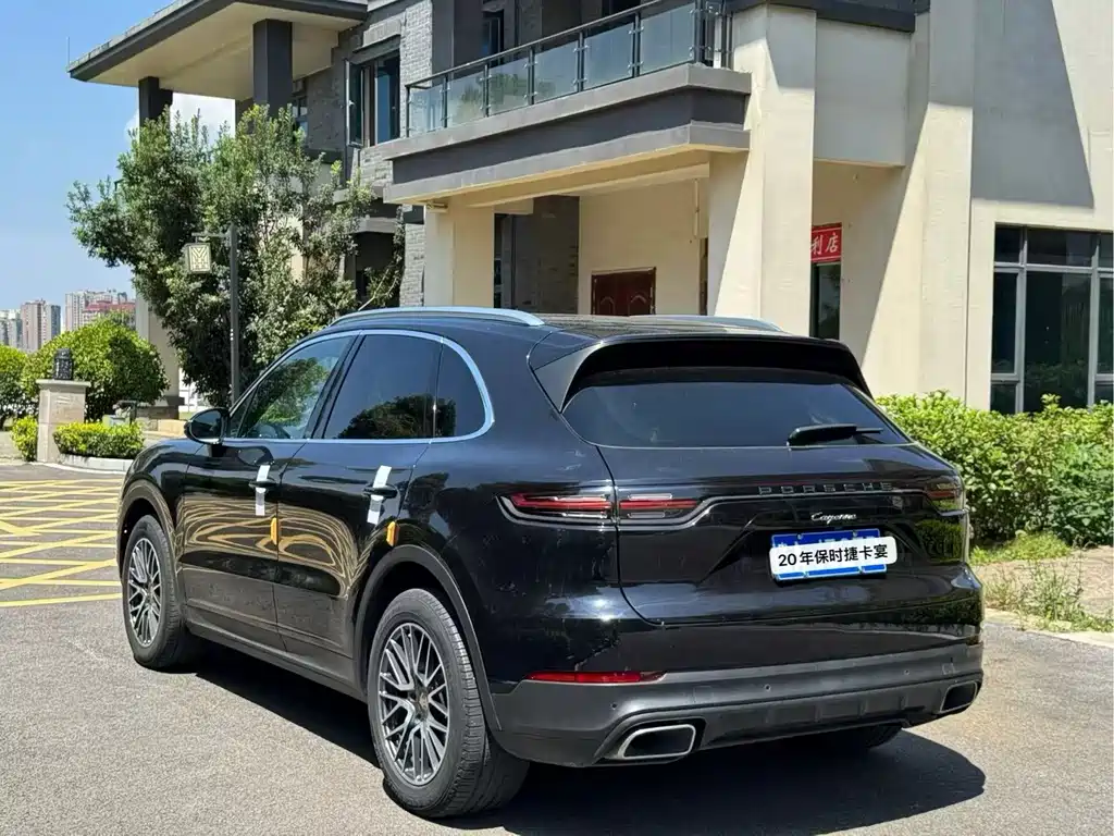 Porsche Cayenne — миниатюра 7