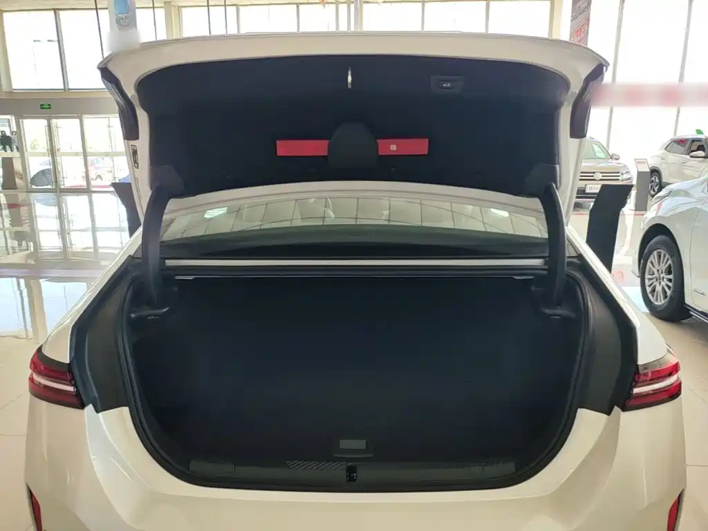 BMW i5 — миниатюра 19
