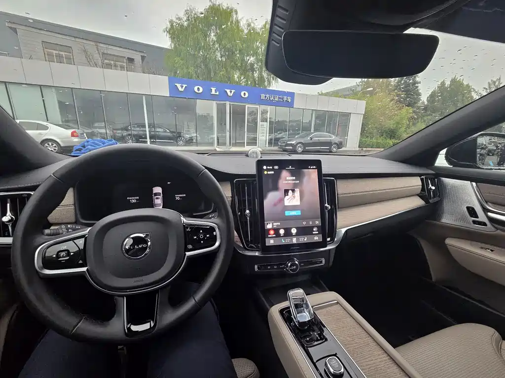 Volvo S90 PHEV — миниатюра 17