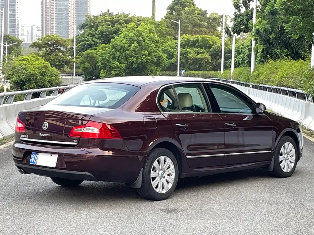 Skoda Superb — миниатюра 4