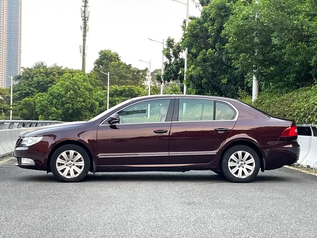Skoda Superb — миниатюра 3